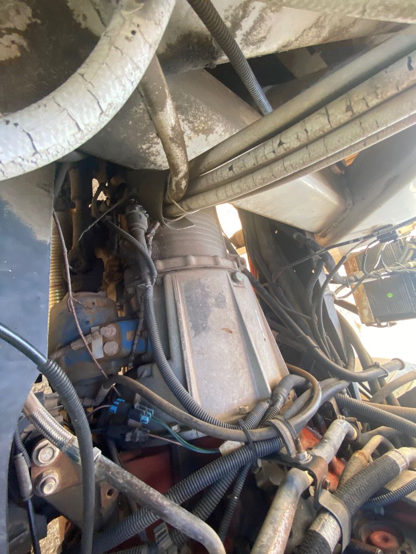 2004 GMC T7500 - Image 25